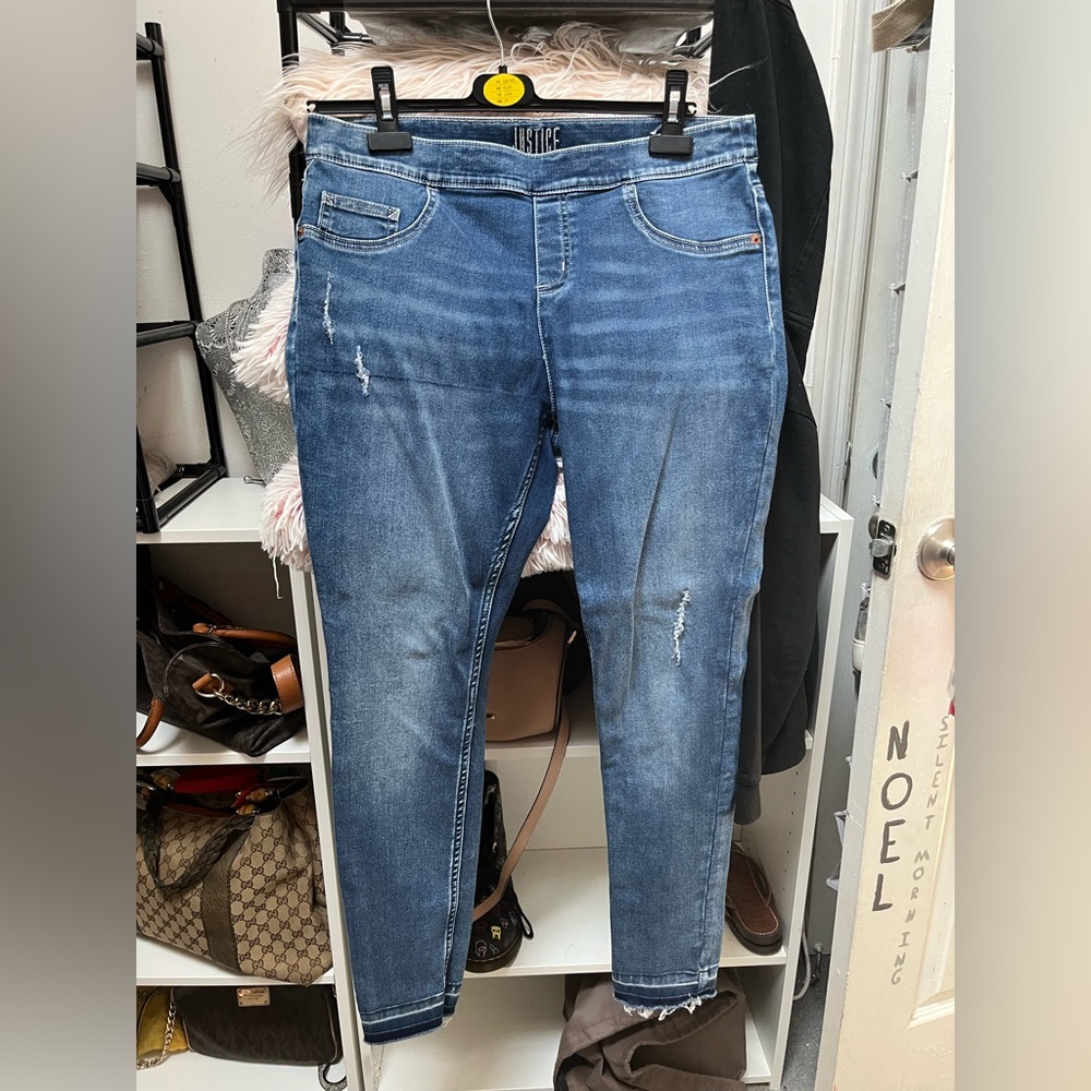 Medium/dark wash skinny jeans